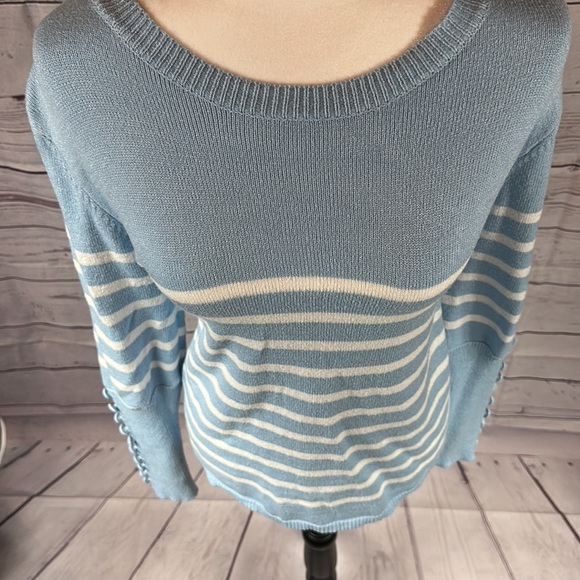 NXH | Blue Stripe Button-Accent Crewneck Sweater - L - Picture 5 of 9